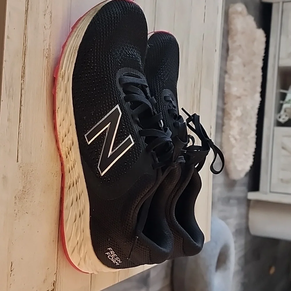 New balance sneakers with fresh foam - Picture 3 of 7